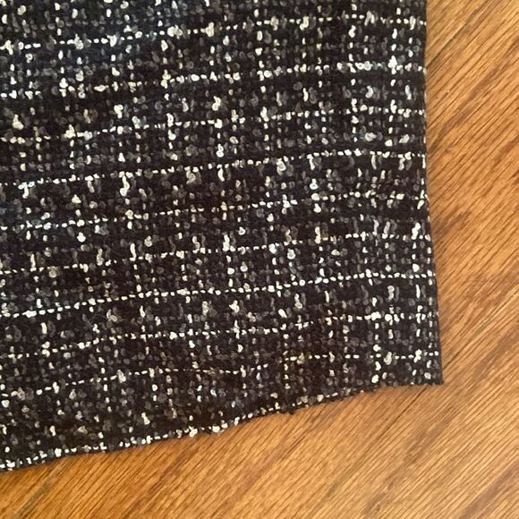 J Crew size 2, black and white and gray skirt lined with a slit in the back - Picture 2 of 7